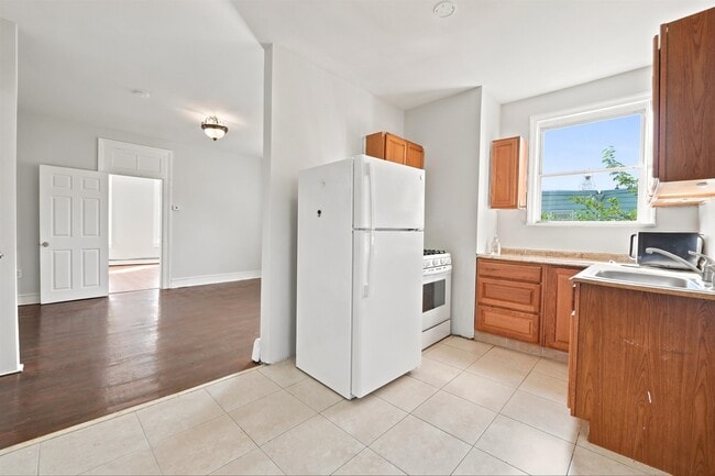Photo - 25 W 19th St Unit 2