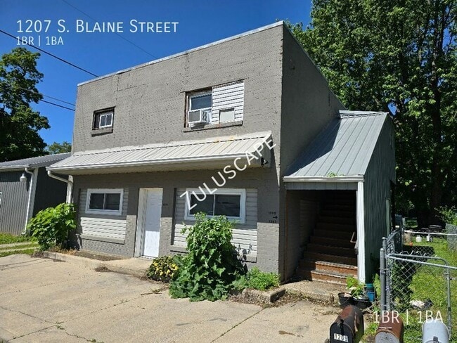 Building Photo - 1207 S Blaine St
