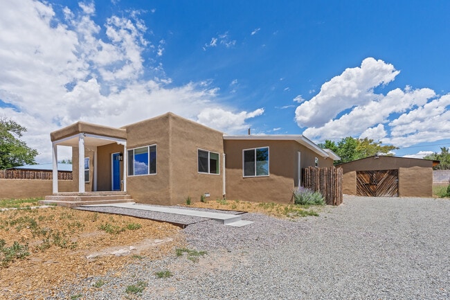 Building Photo - 1707 Espinacitas St