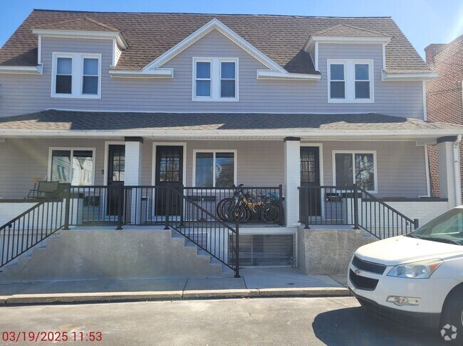 Building Photo - 125 S Church St Rental