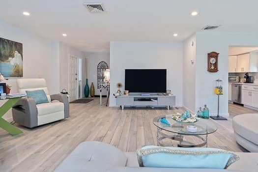 Photo - 415 Pine Tree Ct Unidad 16
