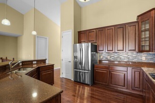 Photo - 6855 Kensington Dr