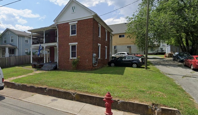 Building Photo - 225 Douglas Ave Unit B