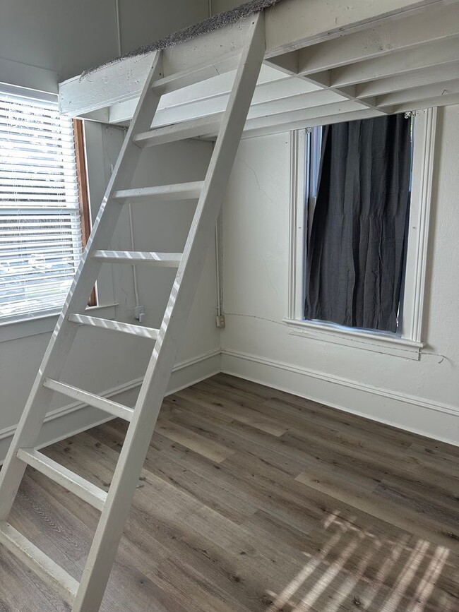 Photo - 734-734 W 4th St Unidad 732 W 4th ST