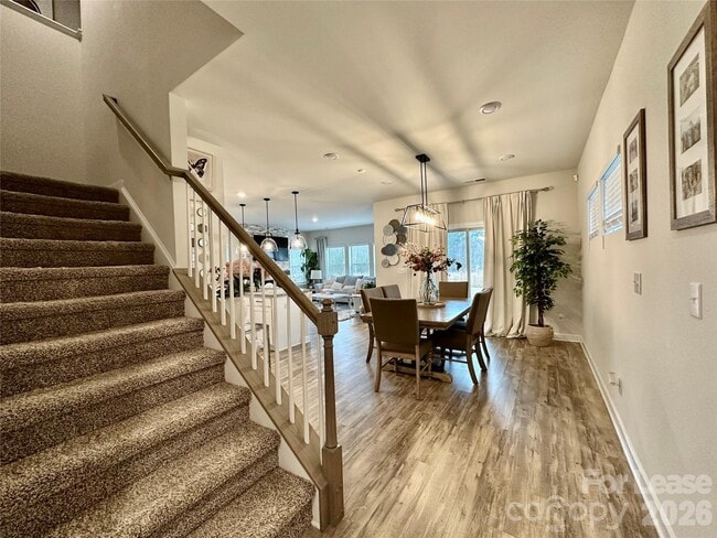 Photo - 6212 Hailstone Rd