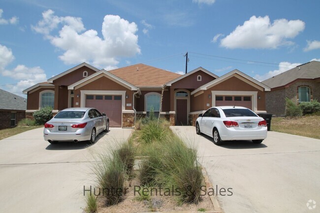 Building Photo - Luxury Duplex! Rental