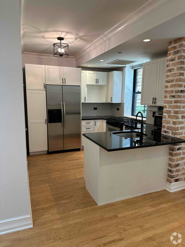 Building Photo - 712 W Wellington Ave Unit G Rental