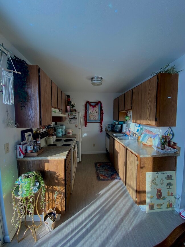 Full Kitchen - Cedar Ridge