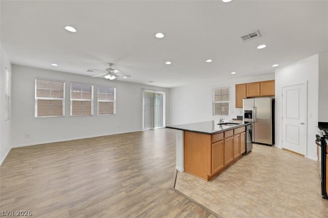 Photo - 935 Spiracle Ave