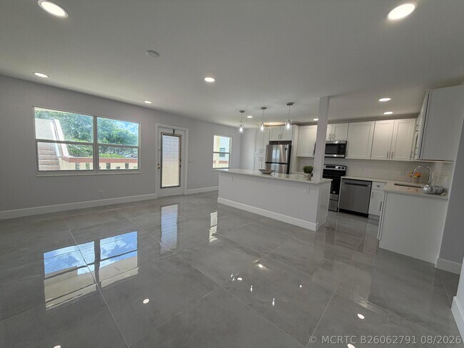 Photo - 353 Mansfield Dr