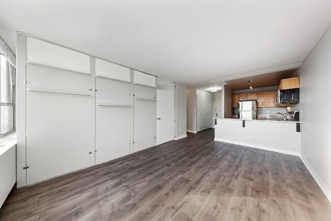 Photo - 655 W Irving Park Rd Unidad 1511