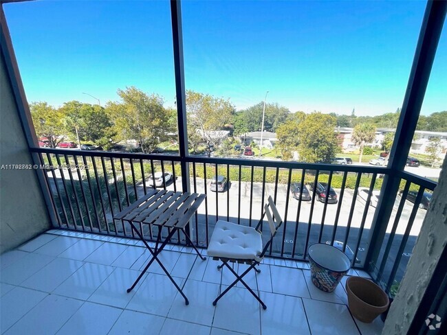 Building Photo - 16950 W Dixie Hwy Unit A-427 Rental