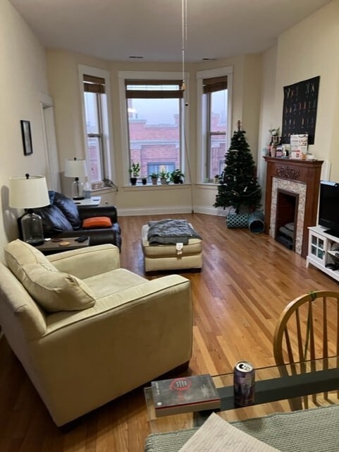 Photo - 1117 W Belmont Ave Unit 2