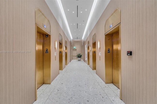 Photo - 77 SE 5th St Unidad 2405