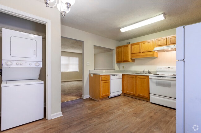 2BR, 1BA - 884 SF