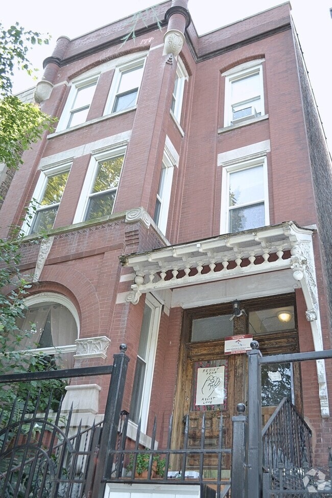 Building Photo - 1448 N Maplewood Ave Unit 2F Rental