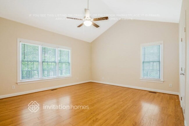 Photo - 405 Broadmoor Way
