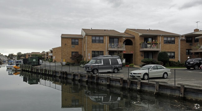 Photo - Town'n Harbor