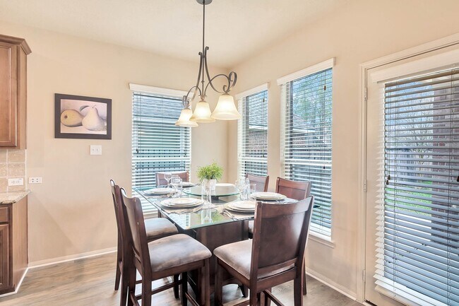 Photo - 10 W Lasting Spring Cir