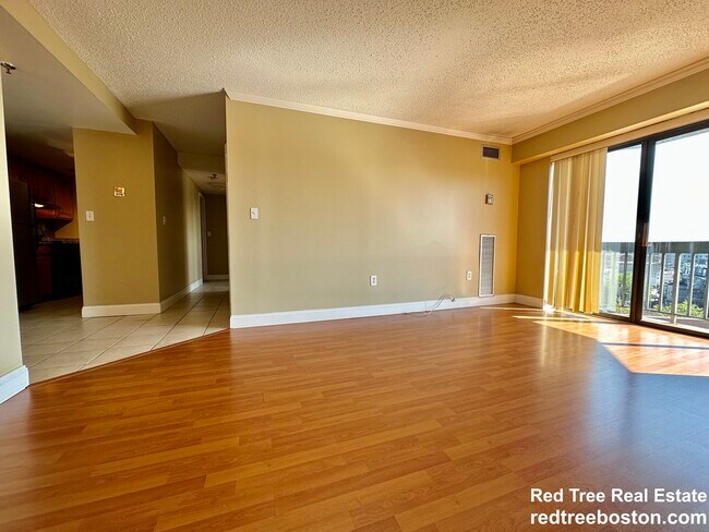 Photo - 15 N Beacon St Unidad 503