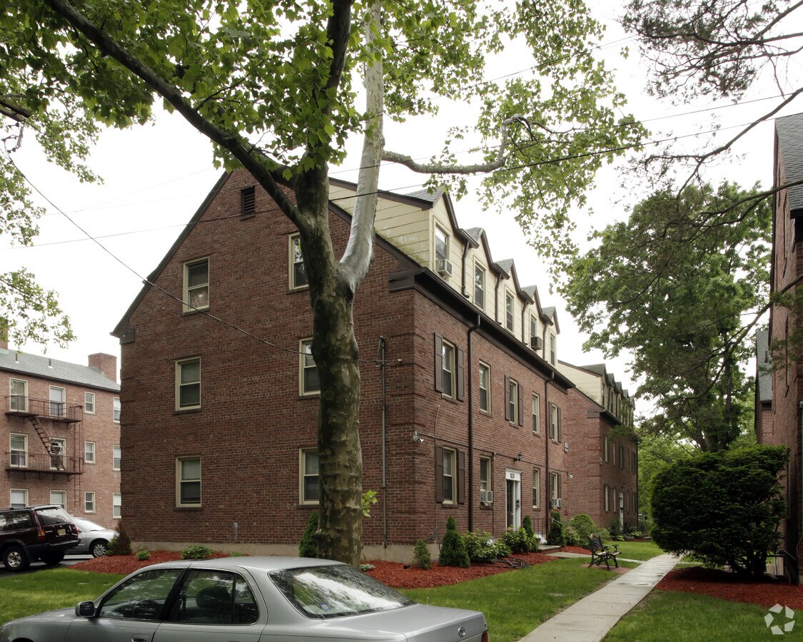 Bergen Sterling - Bergen Sterling Apartments