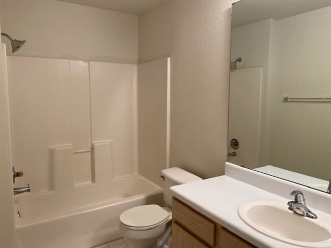 Photo - Spacious 1st Floor 2 Bed, 2 Bath Condo wit... Unidad 3106