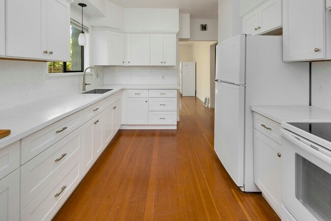 Photo - 5646 12th Ave NE