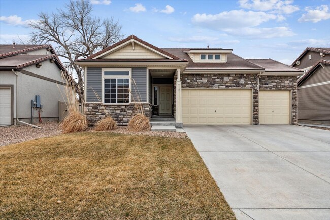 Building Photo - Beautiful 3 bedroom, 3 bath home backs to ...