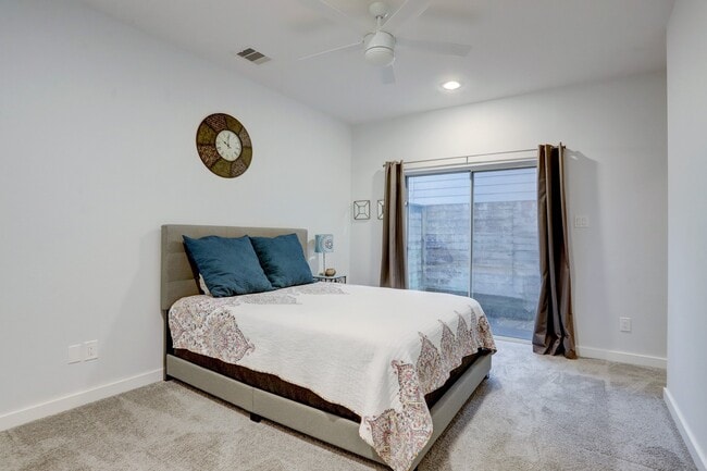 Building Photo - 1604 Crockett St