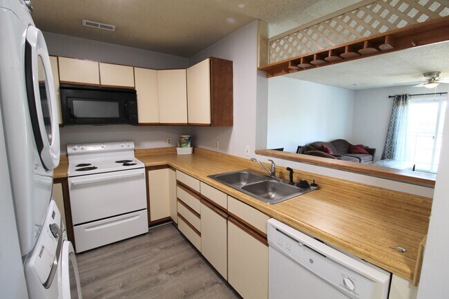 1372I Hunters Rd