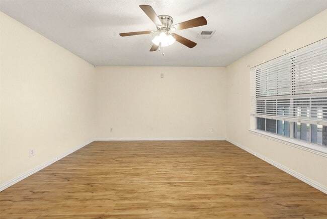 Photo - 703 Overbluff St