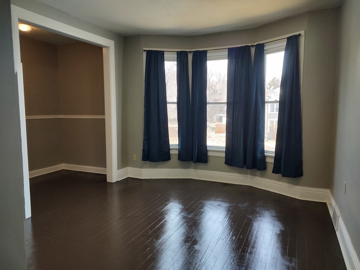 bedroom - 2021 Washington Ave Unit 2021 12