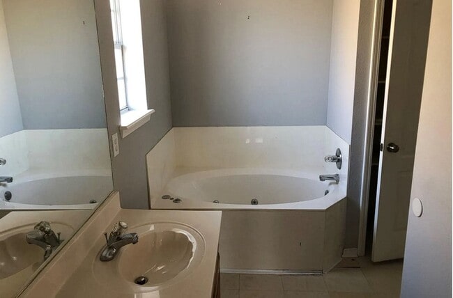 Photo - 3 Bed 2 Bath Broken Arrow