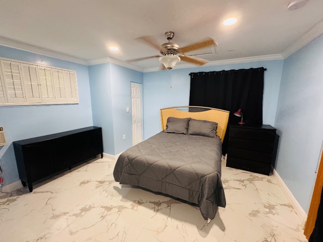 Building Photo - 6633 Dahlia Dr Rental