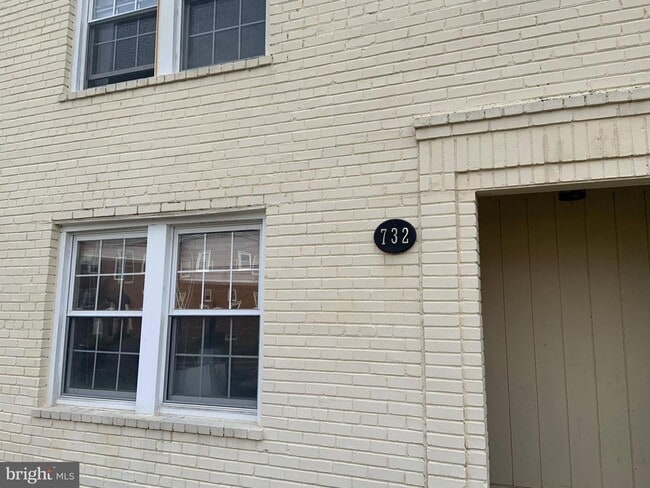 732 N Oakland St