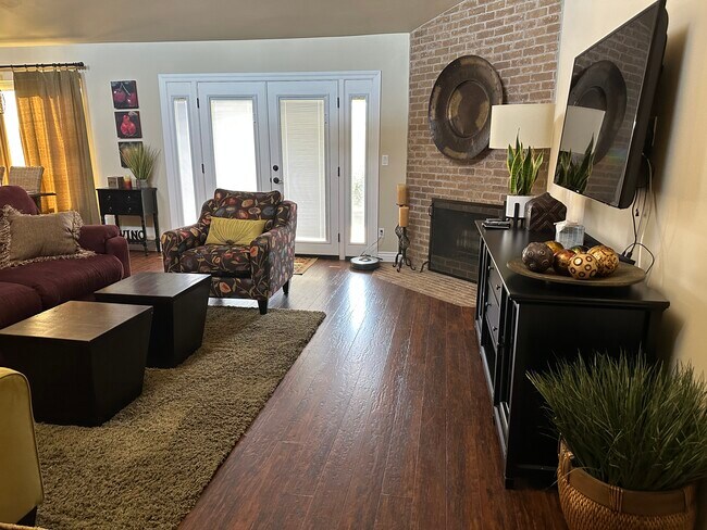 Building Photo - 4226 N 22nd St Unit 21