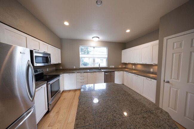 Photo - Townhome-Style Condo at Columbia Shores - 3 Bedroom