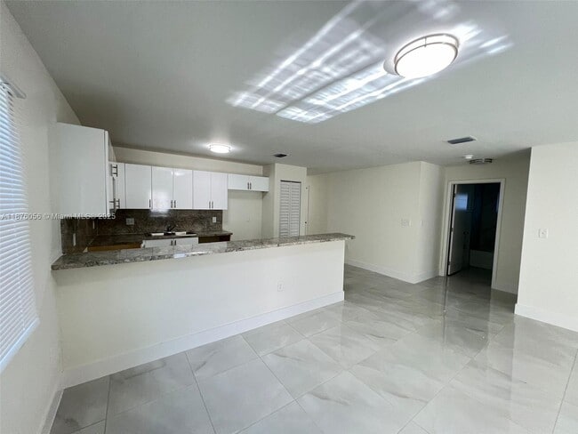 Photo - 4615 NW 15th Ct Unit 2