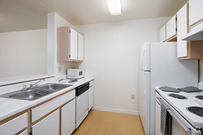 2BR, 2BA - 953SF - Kitchen