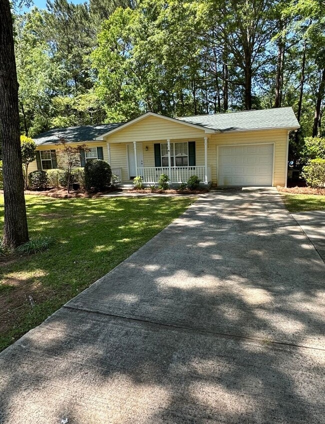 Building Photo - Get your lake therapy on, with this 3br 1ba close to the lake!