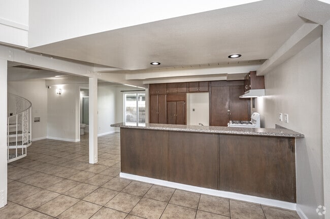 3BR, 2BA - 1,620SF - Dining Room/Laundry