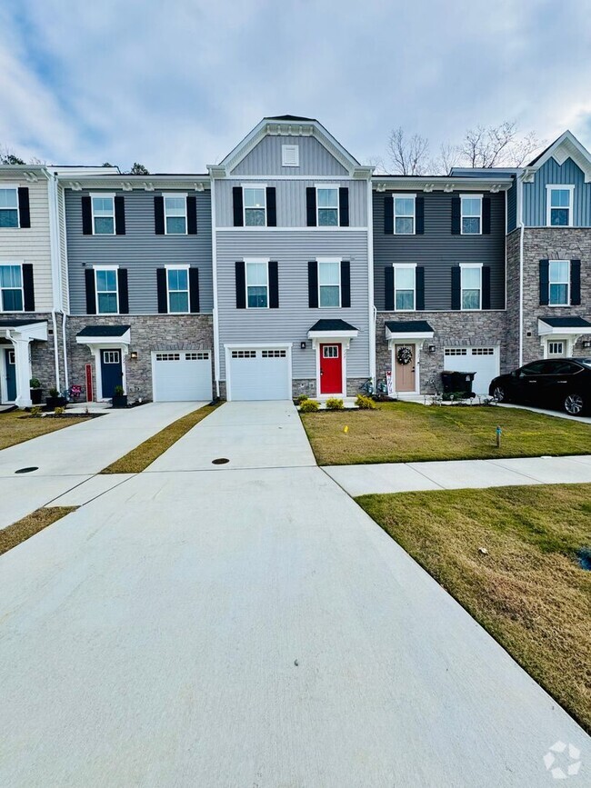 Building Photo - New 3-story Poquoson Townhouse