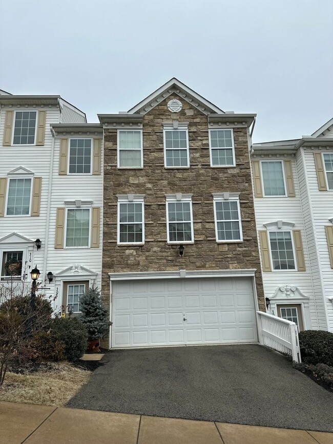 3 Bedroom Townhouse in Wiltshire Estate - 3 Bedroom Townhouse in Wiltshire Estate