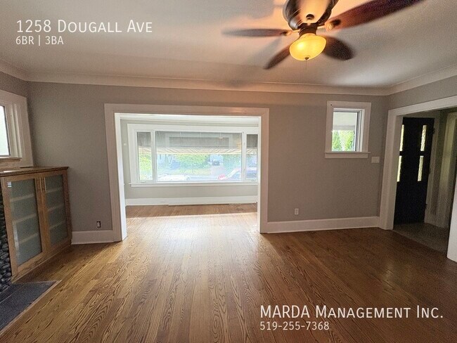 Photo - CHAMRING 6 BED/ 3 BATH HOUSE DOWNTOWN WINDSOR! + UTILITIES