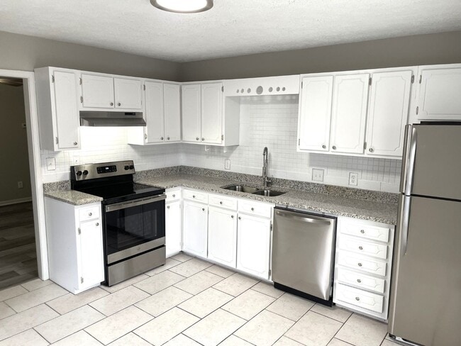 Photo - 859A Park Pl NE