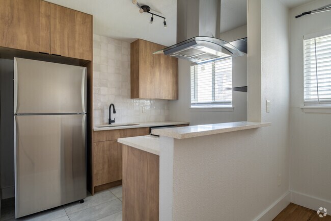 2 habitaciones, 1 baño, 830 pies cuadrados, cocina - CrestHaus Apartments, LLC