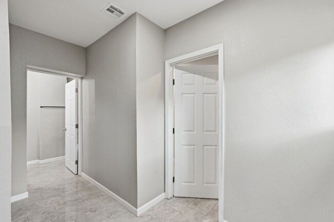 Photo - Bright, Fresh & Pet-Friendly — 3BR Retreat Minutes from U of A