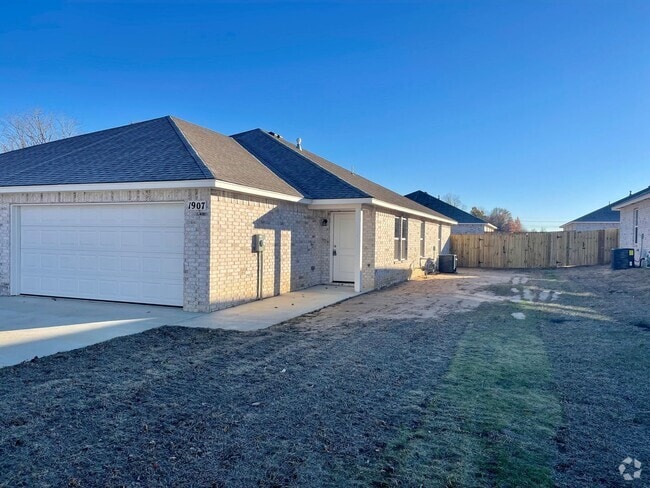 Building Photo - 3 bed, 2 bath Duplex in Wagoner Rental