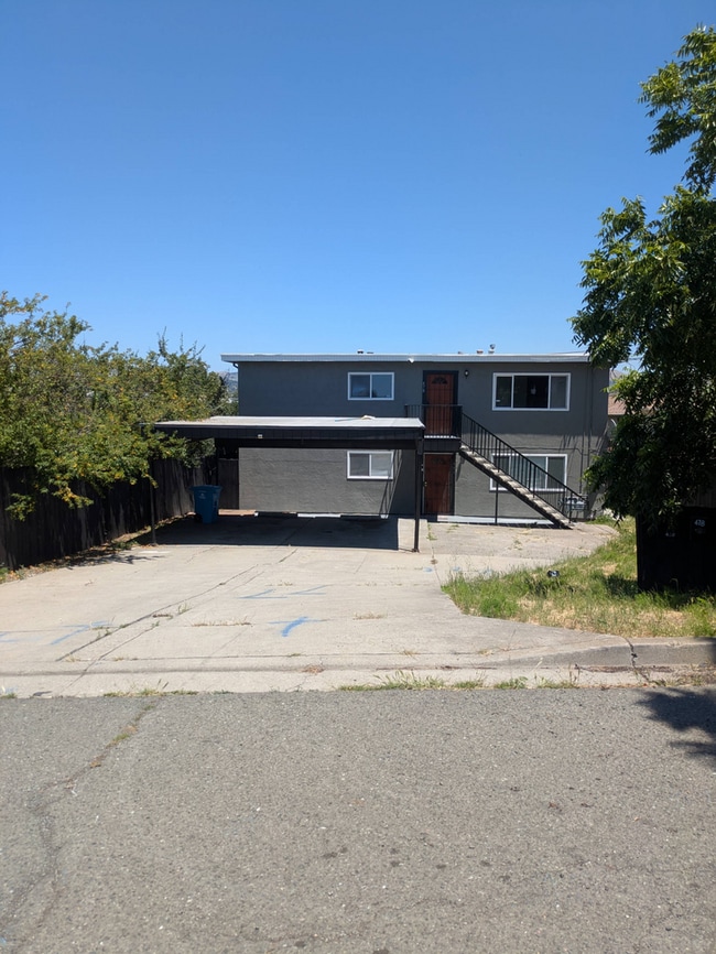 Building Photo - **Spacious 4-Bedroom, 2-Bath Residence with Waterfront & Hillside Views – Vallejo** Unit Porter St