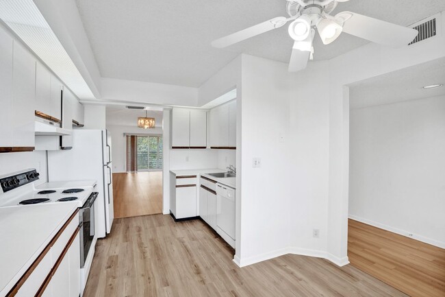 Photo - 1501 Cayman Way Unidad C4